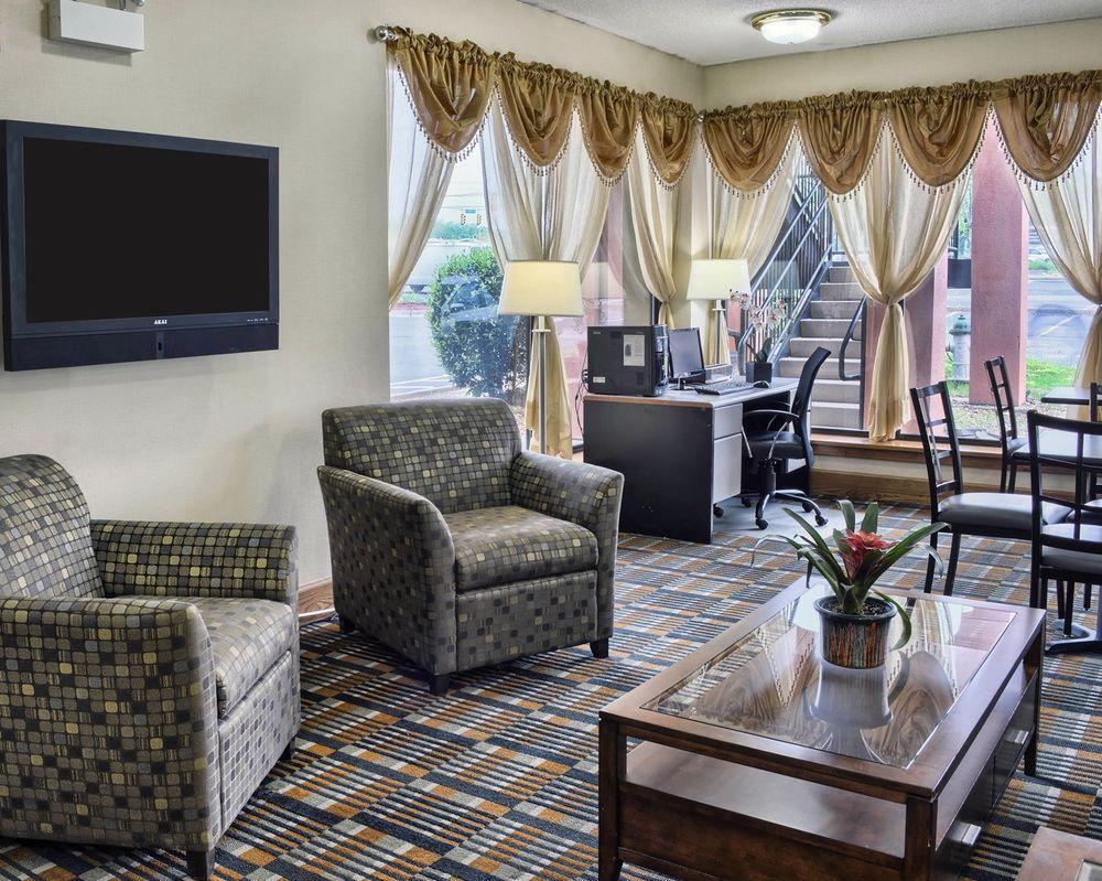 Quality Inn Fredericksburg-Central Park Area Exterior photo