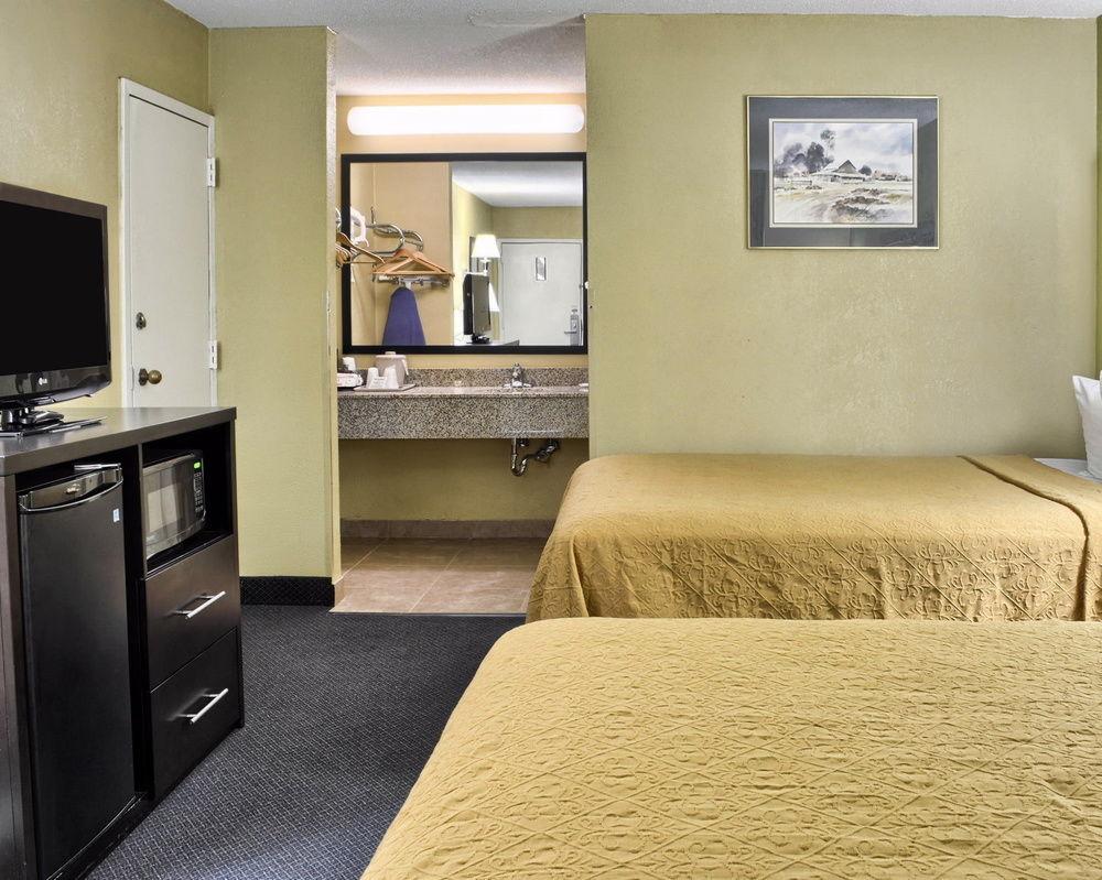 Quality Inn Fredericksburg-Central Park Area Exterior photo