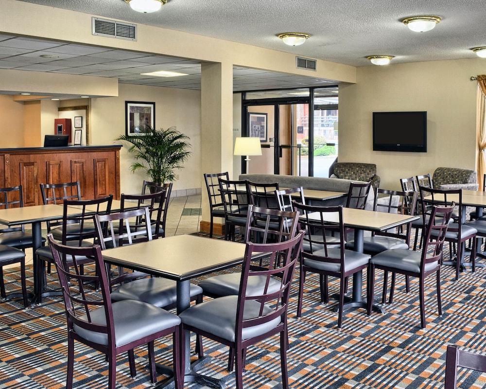 Quality Inn Fredericksburg-Central Park Area Exterior photo