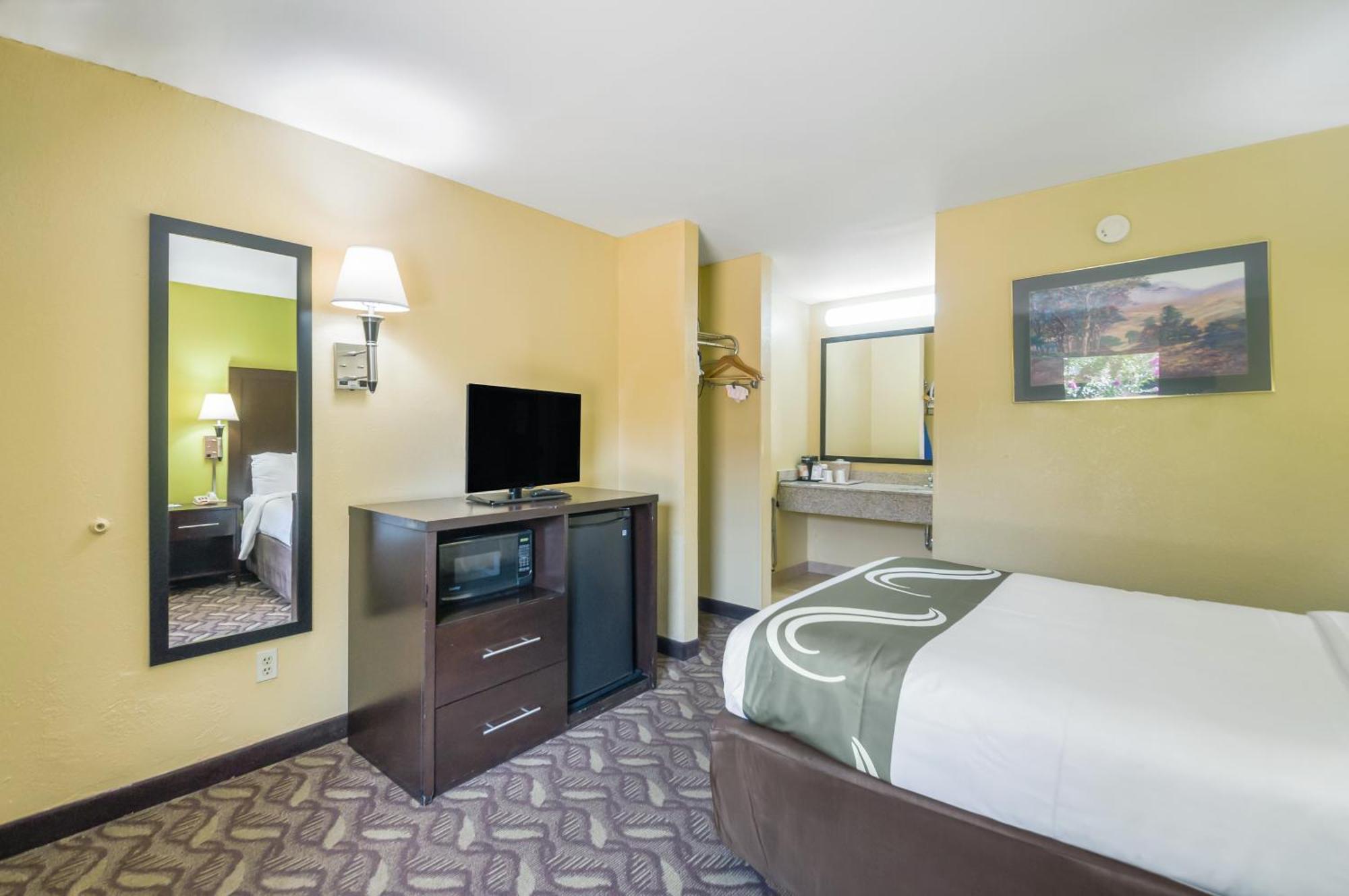 Quality Inn Fredericksburg-Central Park Area Exterior photo