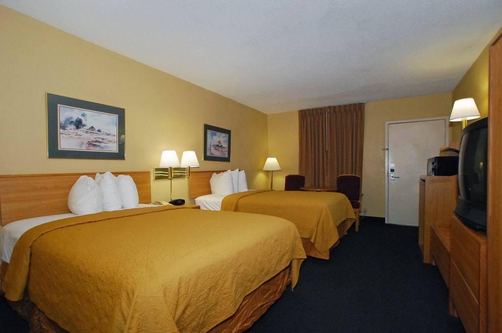 Quality Inn Fredericksburg-Central Park Area Room photo