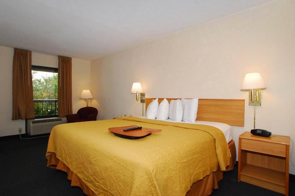 Quality Inn Fredericksburg-Central Park Area Room photo