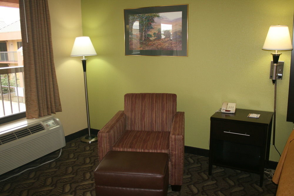 Quality Inn Fredericksburg-Central Park Area Exterior photo