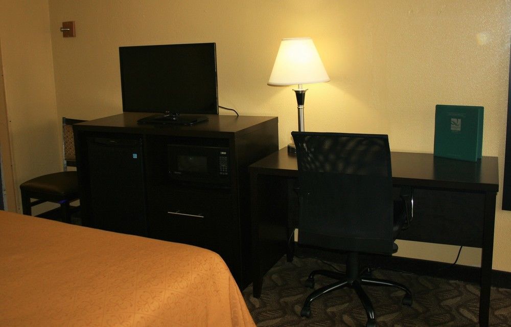 Quality Inn Fredericksburg-Central Park Area Exterior photo