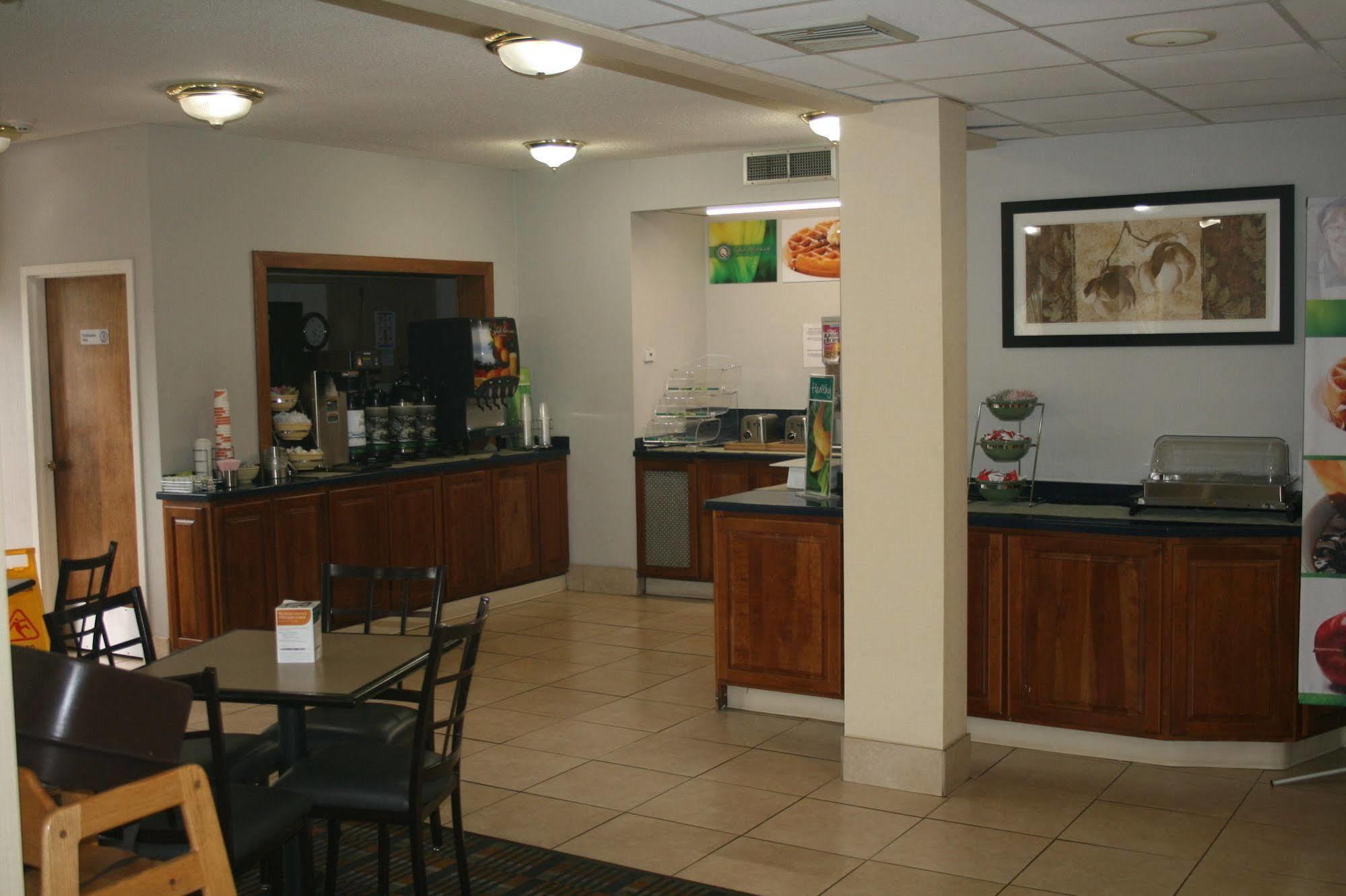 Quality Inn Fredericksburg-Central Park Area Exterior photo