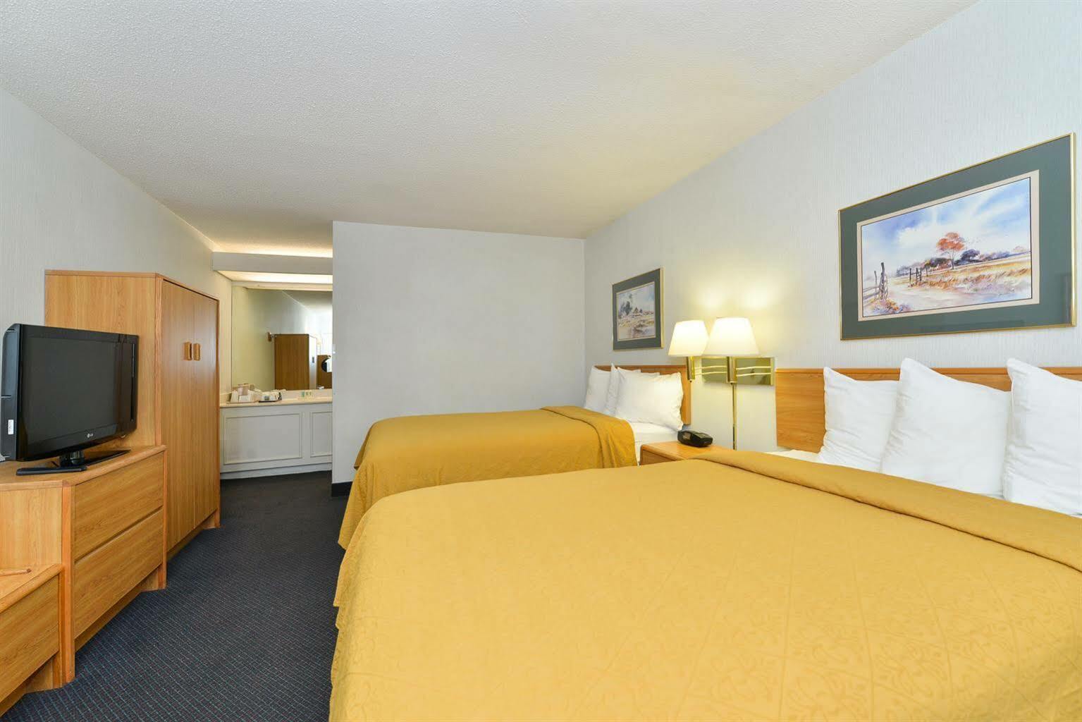 Quality Inn Fredericksburg-Central Park Area Exterior photo