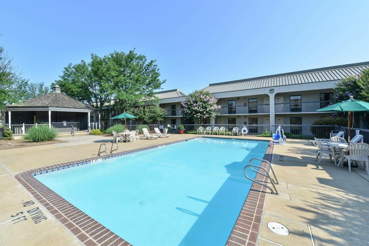 Quality Inn Fredericksburg-Central Park Area Exterior photo