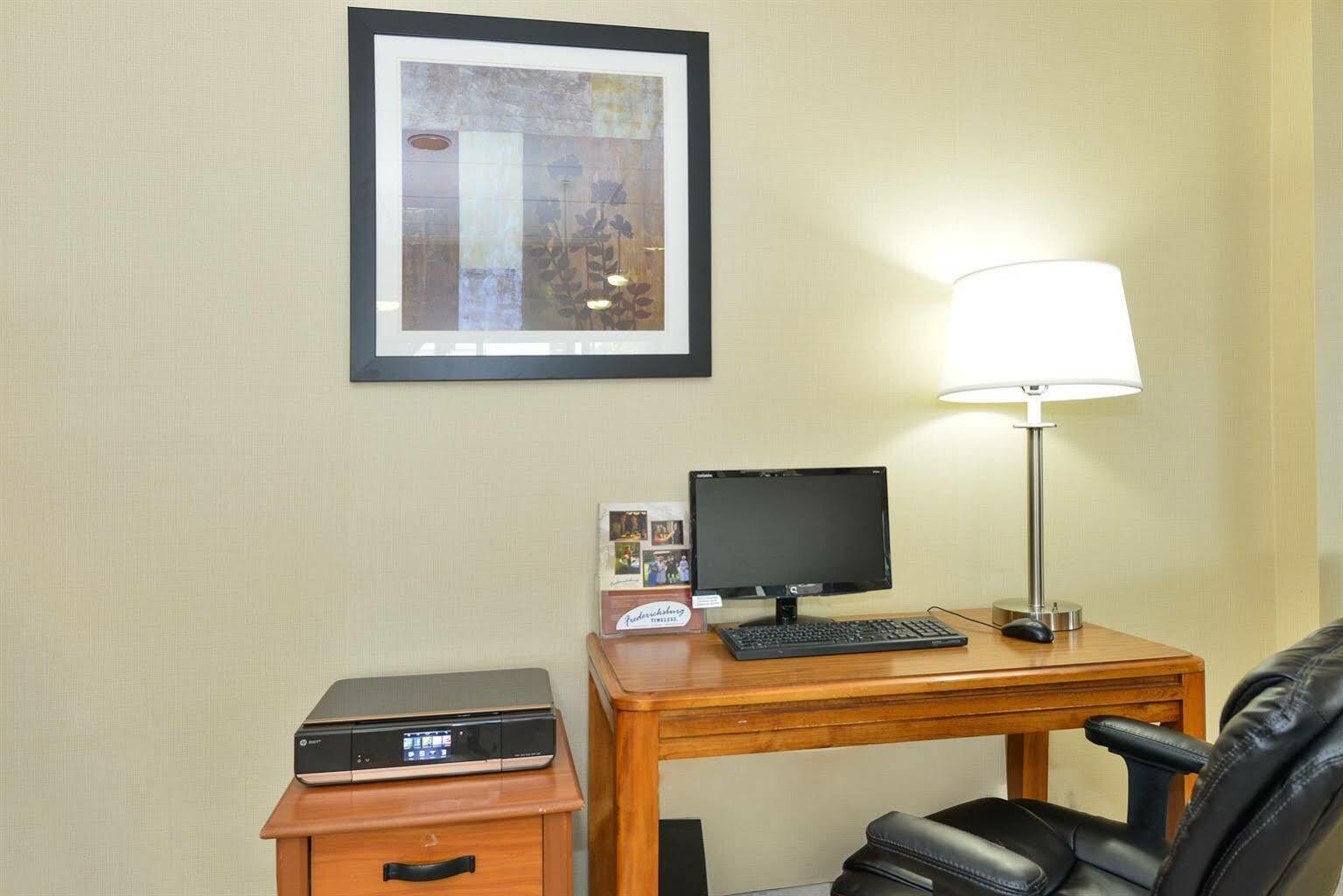 Quality Inn Fredericksburg-Central Park Area Exterior photo