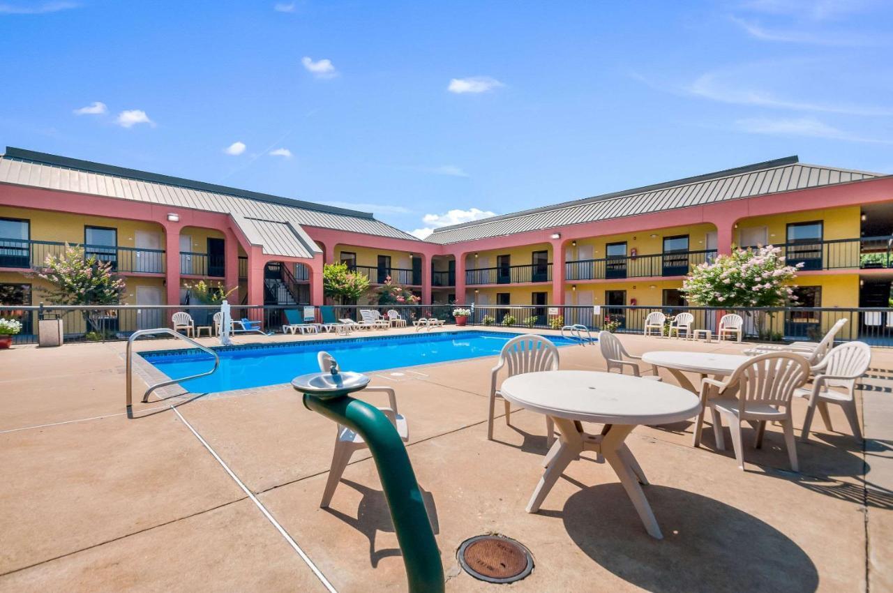 Quality Inn Fredericksburg-Central Park Area Exterior photo