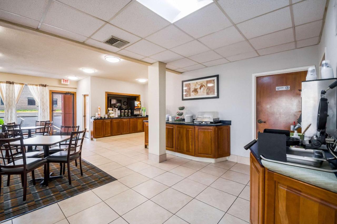 Quality Inn Fredericksburg-Central Park Area Exterior photo