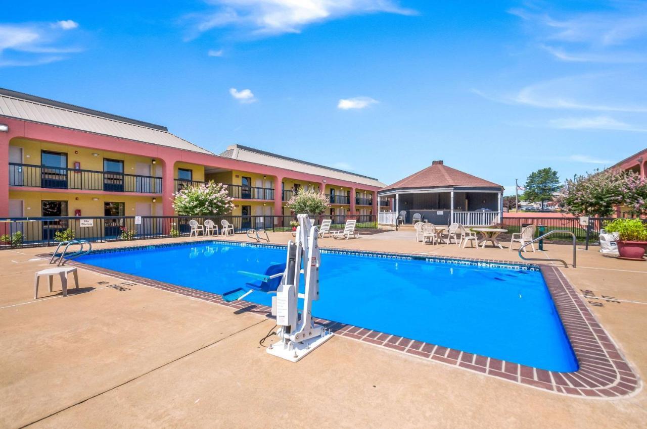 Quality Inn Fredericksburg-Central Park Area Exterior photo